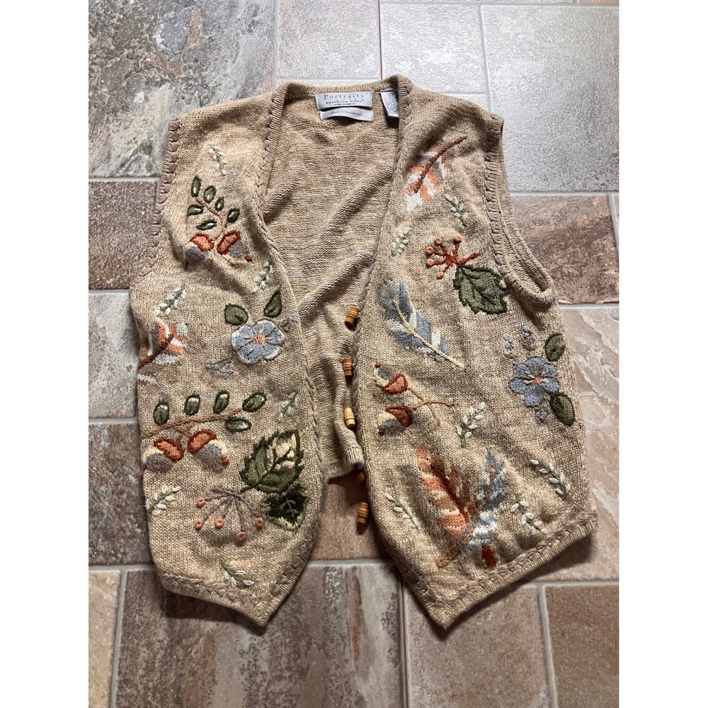 Portraits by Northern Isles Hand Embroidered Floral Knit‎ Vest Tan Beige Wooden
